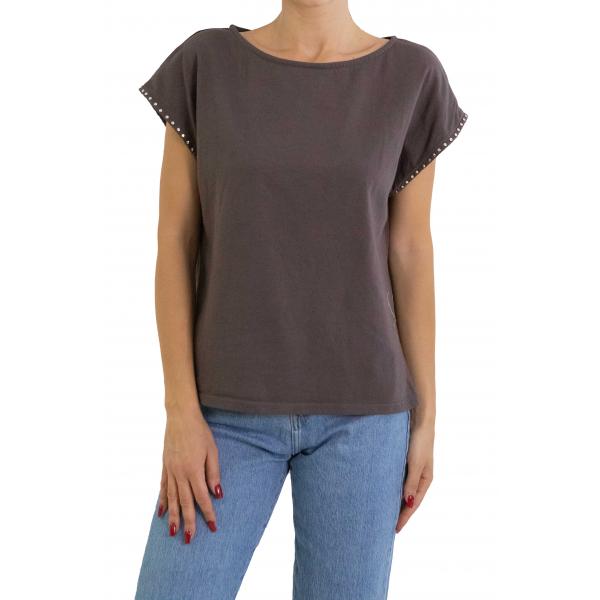 Maglia con scollo a barca con dettagli borchie sulla manica 